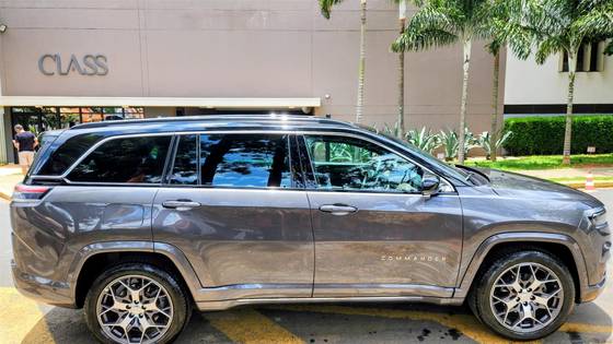 JEEP COMMANDER 1.3 T270 TURBO FLEX OVERLAND AT6 JEEP COMMANDER 1.3 T270 TURBO FLEX OVERLAND AT6